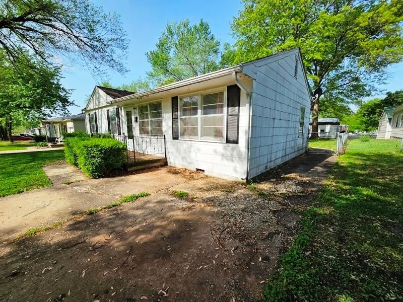 2416 Greenwood Lane — photo 2