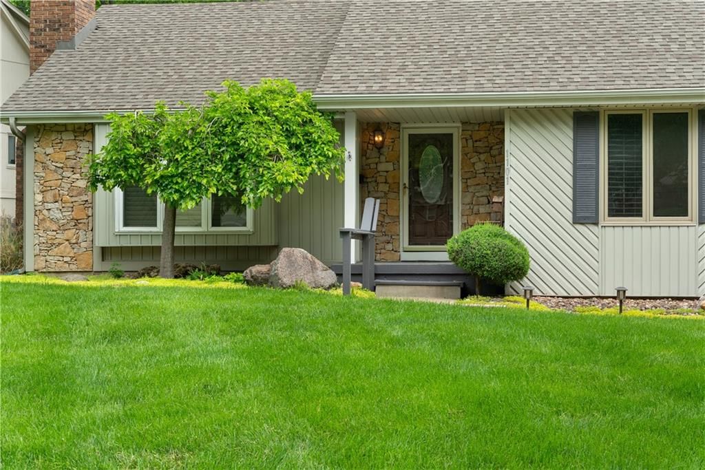 1101 NW Timber Ridge — photo 3