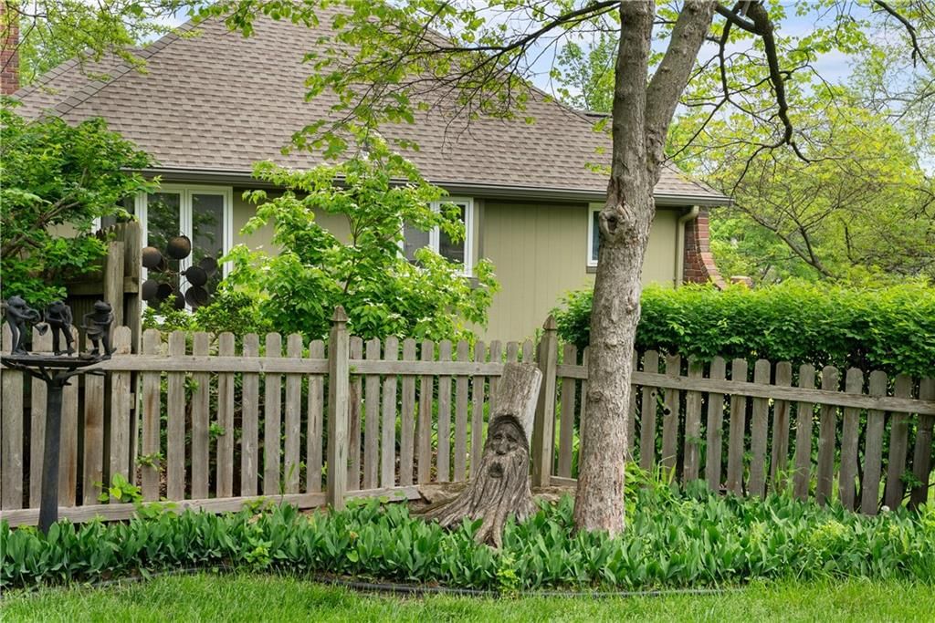 1101 NW Timber Ridge — photo 33