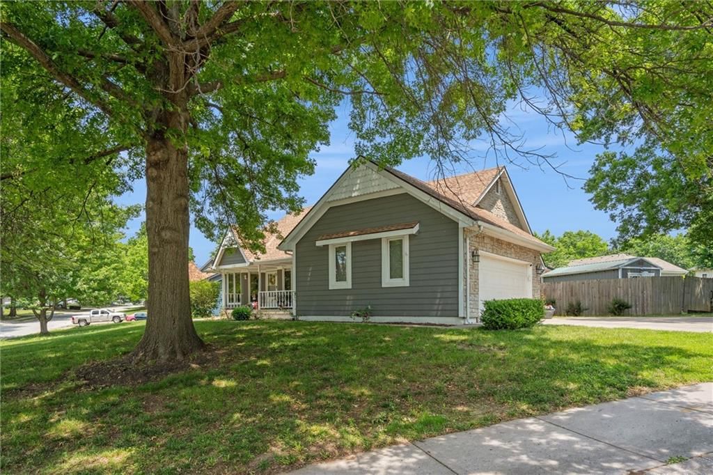 301 N PARK Drive — photo 14
