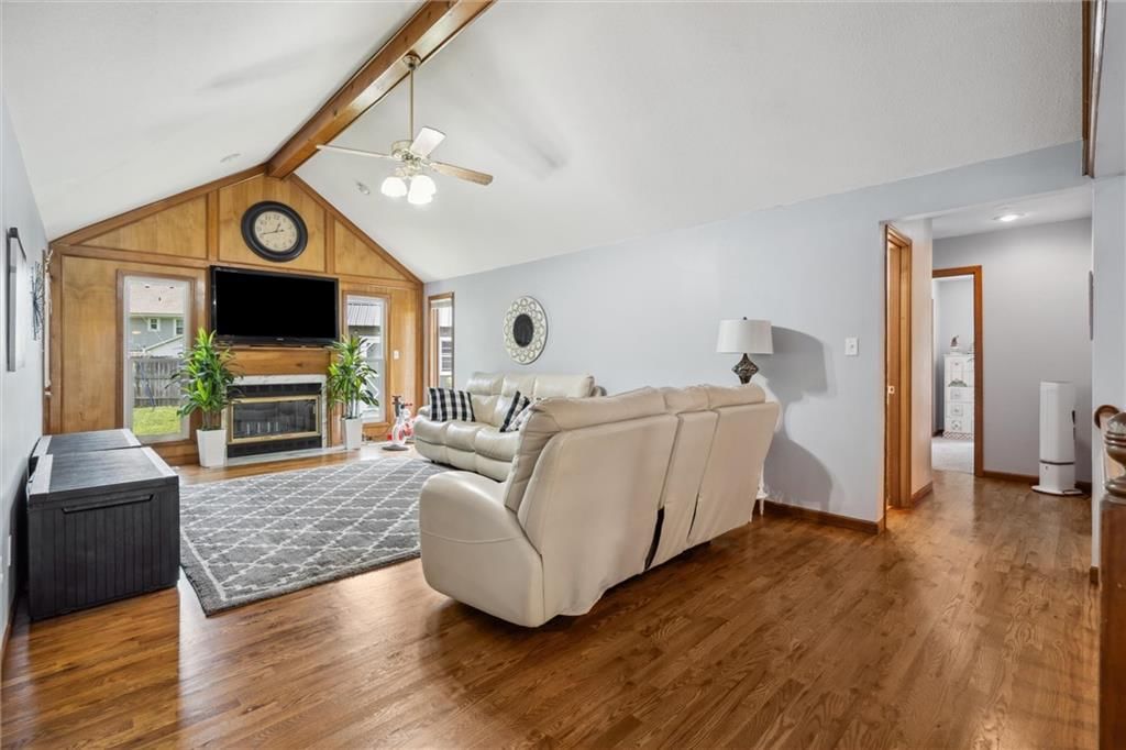 301 N PARK Drive — photo 15