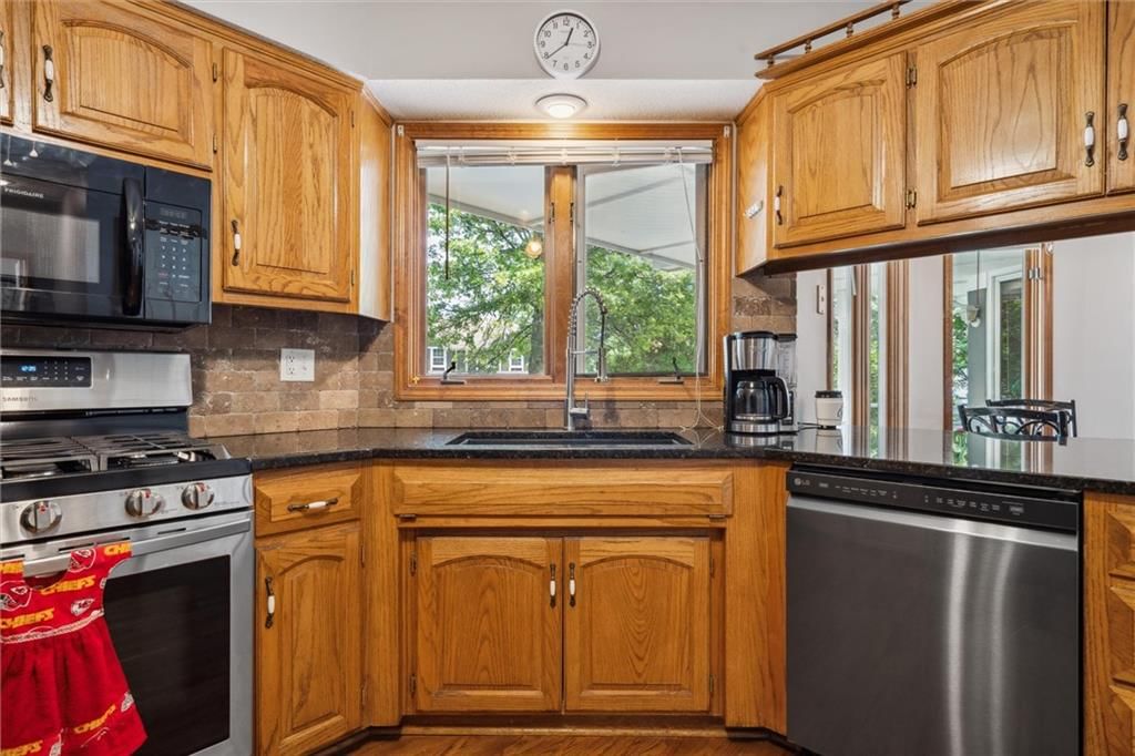 301 N PARK Drive — photo 18