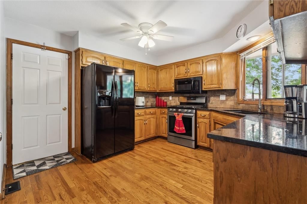 301 N PARK Drive — photo 4
