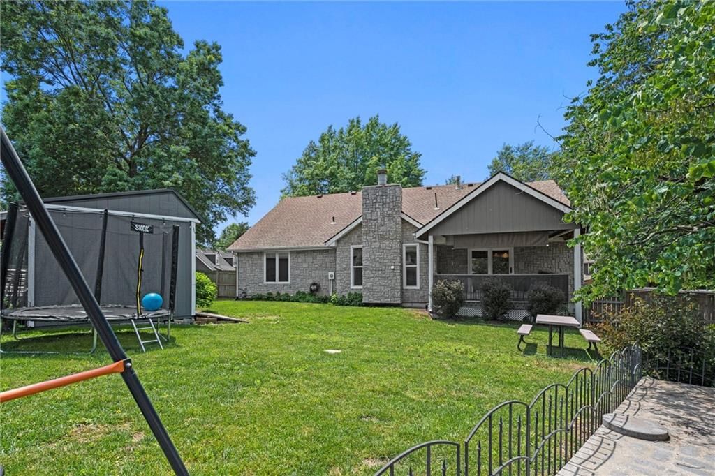 301 N PARK Drive — photo 34
