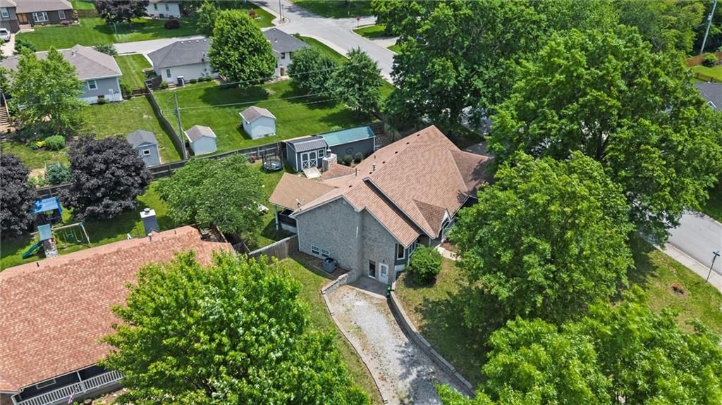 301 N PARK Drive — photo 36