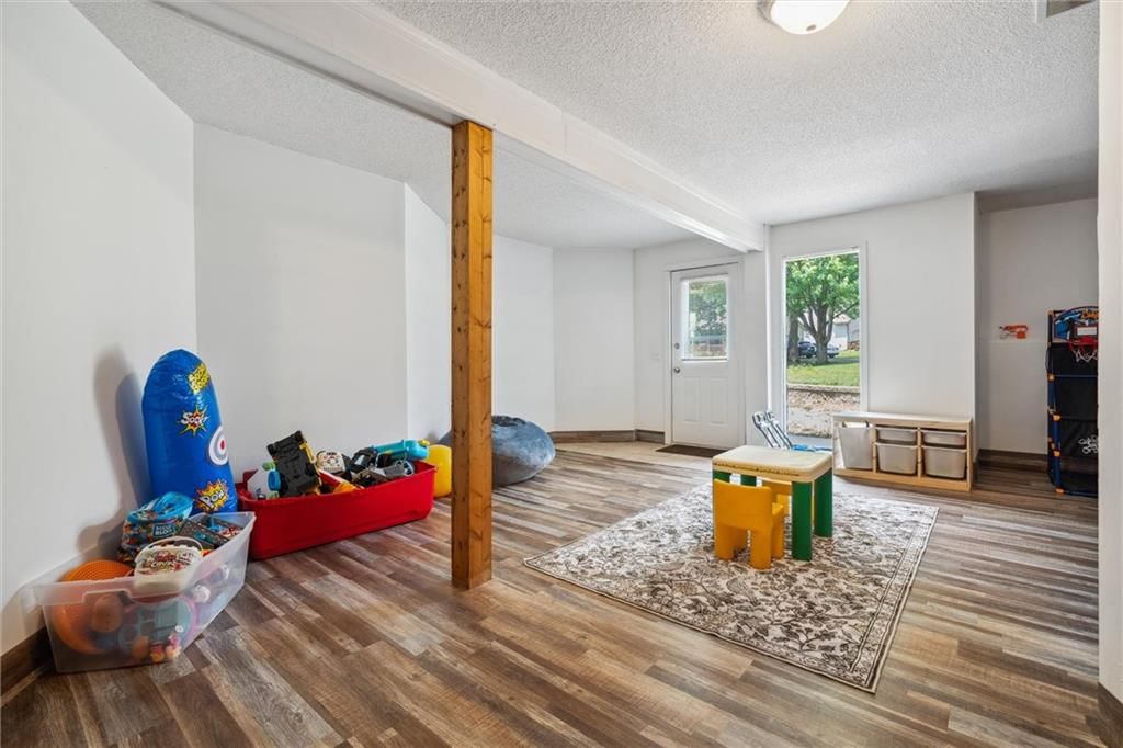 301 N PARK Drive — photo 10