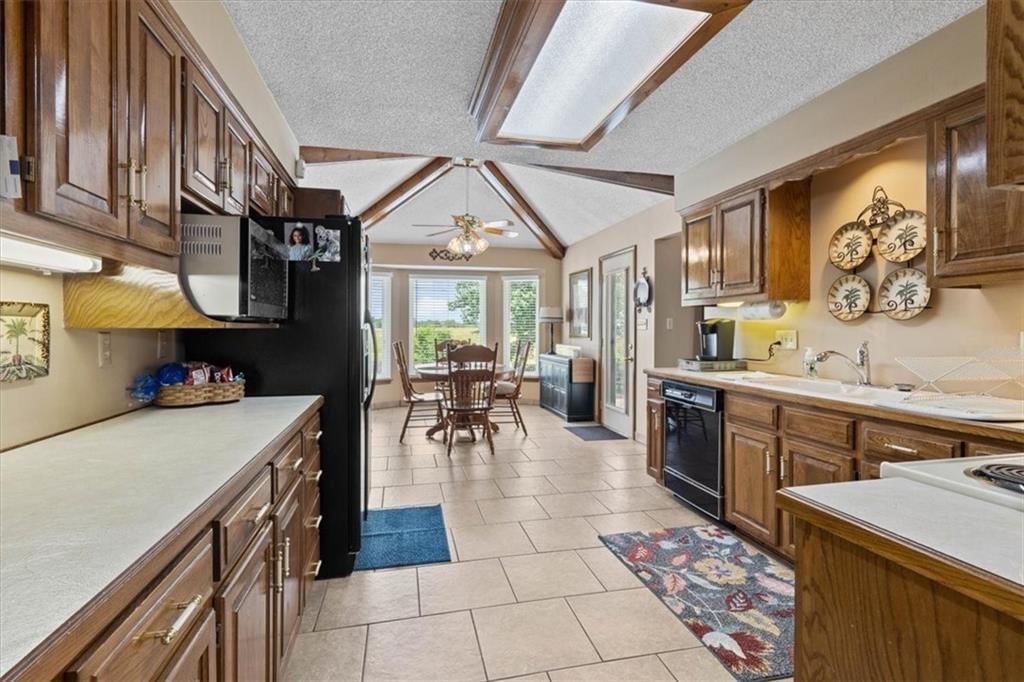 2210 N Salem Drive — photo 3