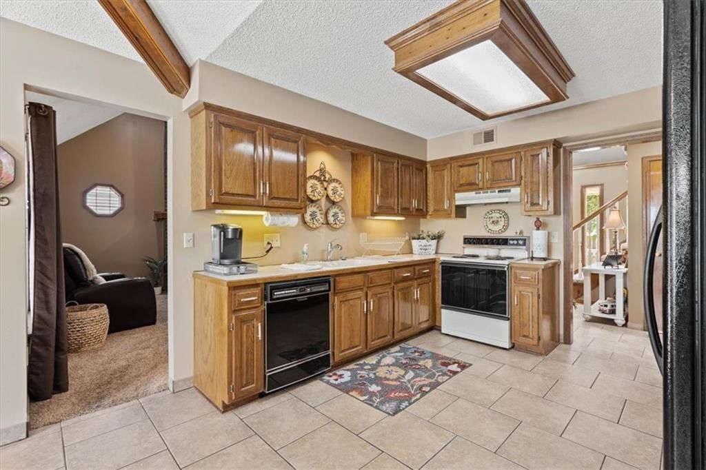 2210 N Salem Drive — photo 6
