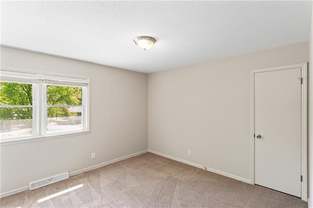 7300 N Woodland Avenue — photo 14