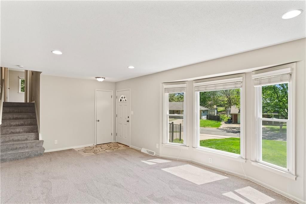 7300 N Woodland Avenue — photo 5