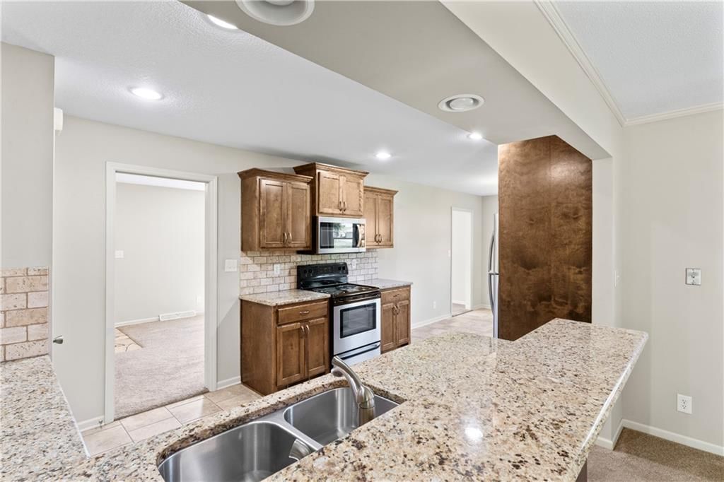 7300 N Woodland Avenue — photo 10