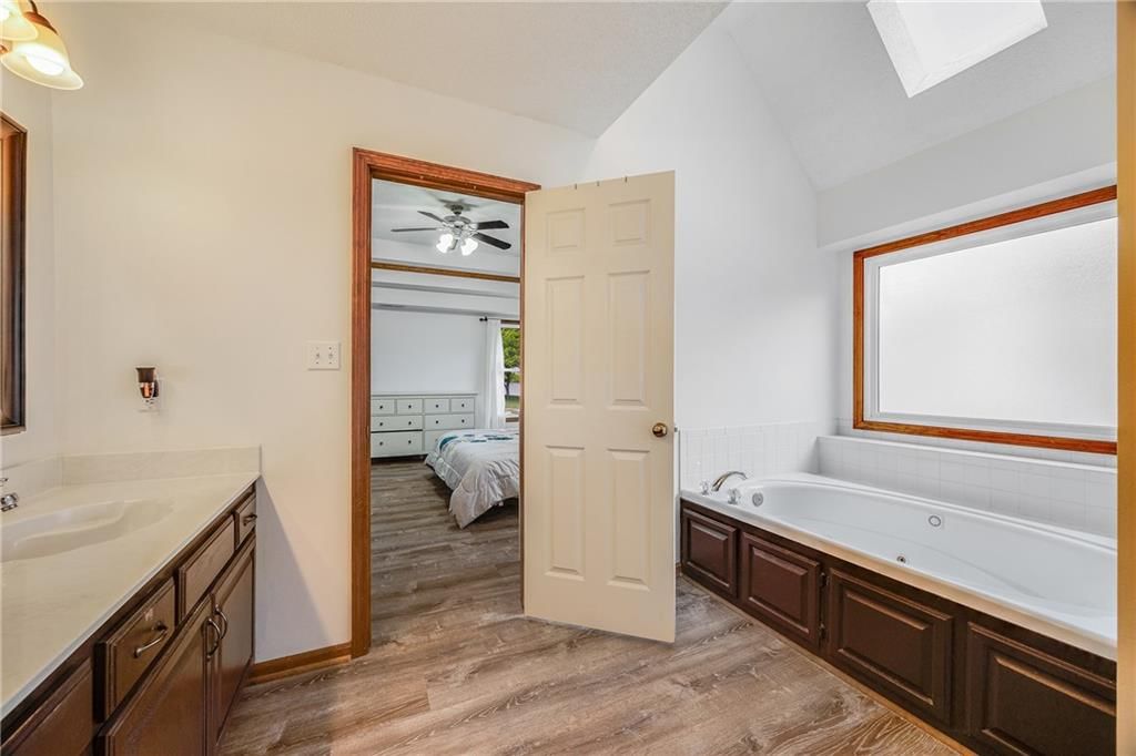 1504 NE Scarborough Drive — photo 29