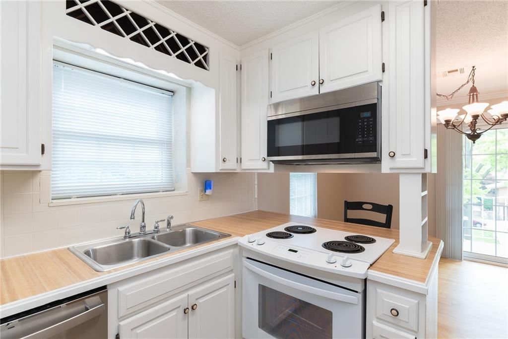 11306 Oak Street — photo 10