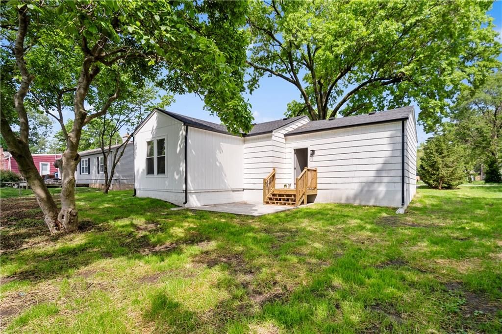 2101 Somerset Drive — photo 17