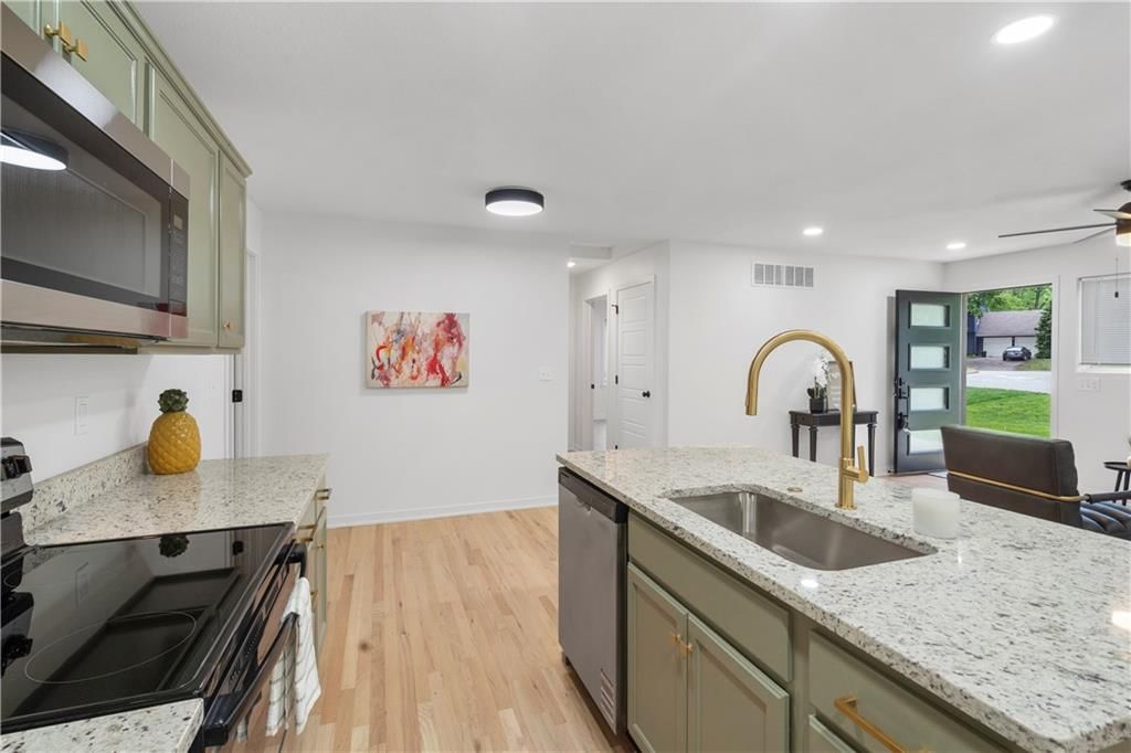2101 Somerset Drive — photo 3