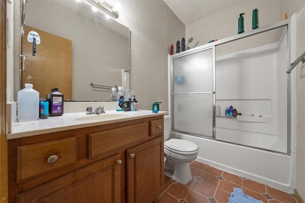 425 Thornton Street — photo 35