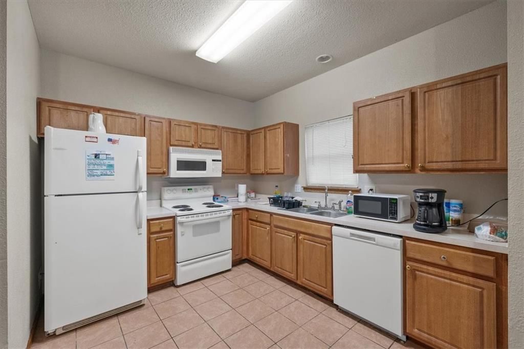 425 Thornton Street — photo 41