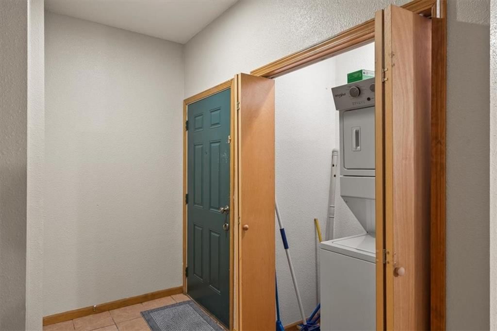 425 Thornton Street — photo 49