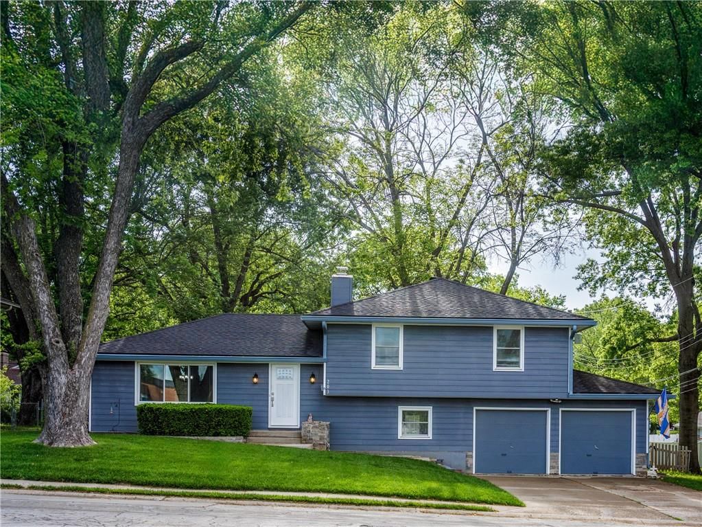 203 NW Ward Road, Lee's Summit, MO