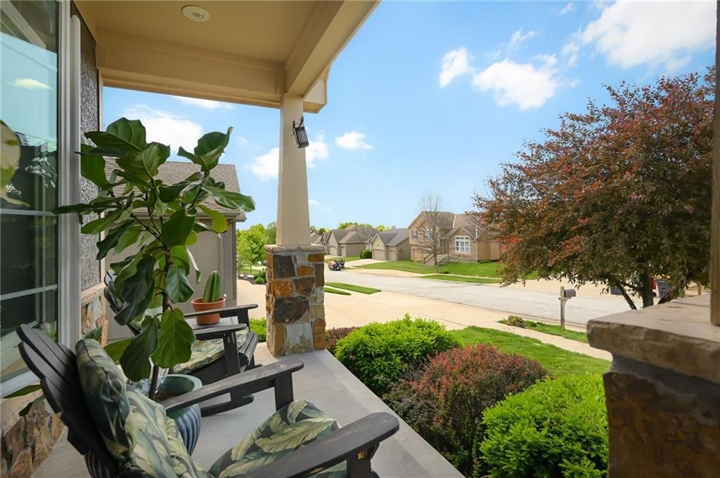 701 Crestridge Drive — photo 3