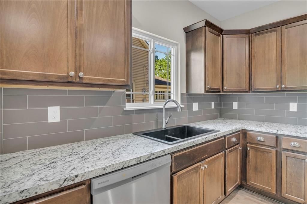 734 S Elm Street — photo 13