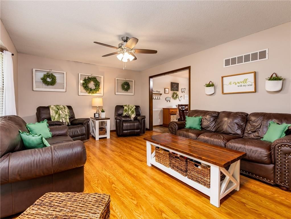 6115 Larson Avenue — photo 8