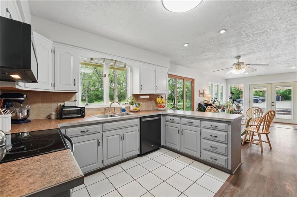 8111 E Peek Road — photo 44