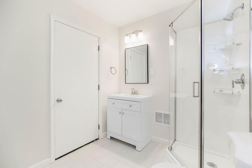 2411 Massachusetts Street — photo 15