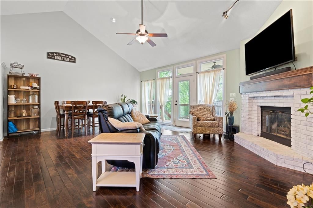 2513 NE Dale Hunter Trail — photo 4