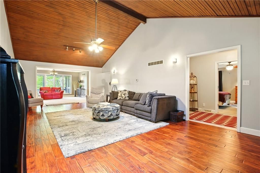 802 High Drive — photo 4