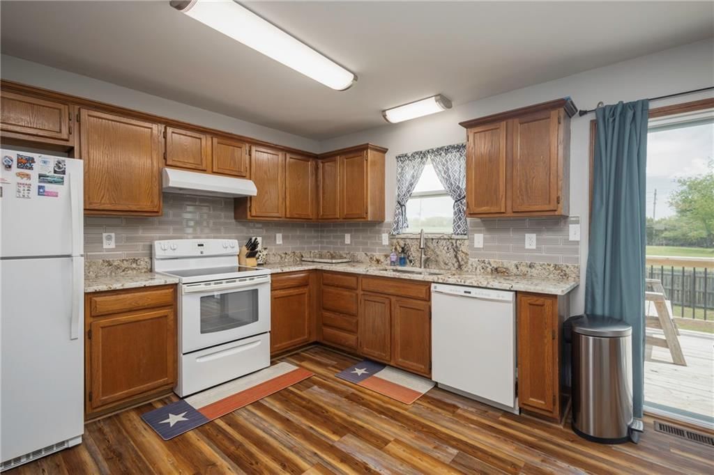211 PARKWAY Drive — photo 13