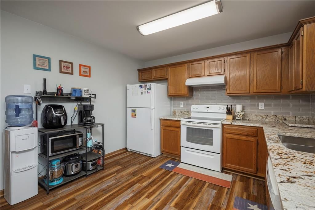 211 PARKWAY Drive — photo 14