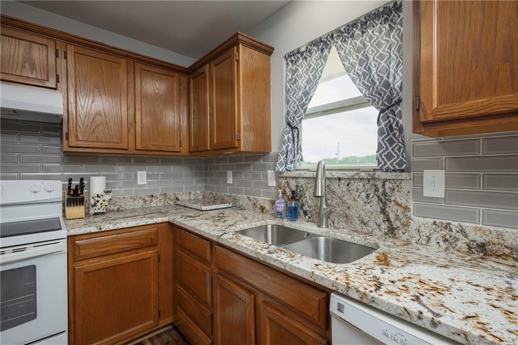 211 PARKWAY Drive — photo 15
