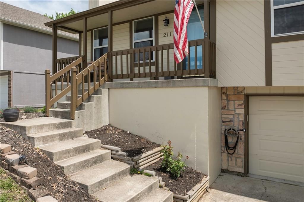 211 PARKWAY Drive — photo 4