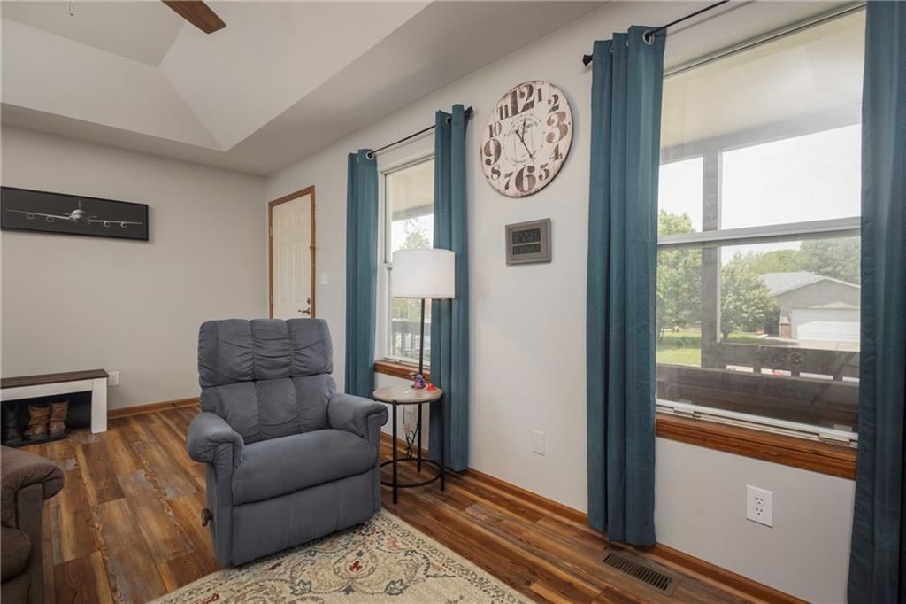 211 PARKWAY Drive — photo 10