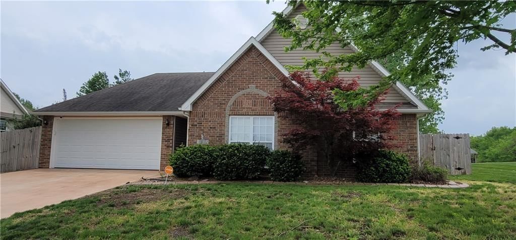 1902 Country Ridge Drive, Warrensburg, MO