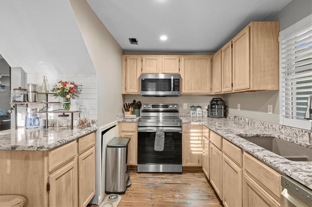 210 N Madison Street — photo 11