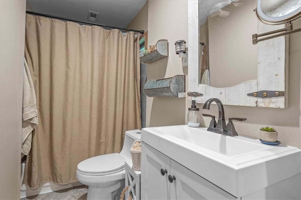 210 N Madison Street — photo 16