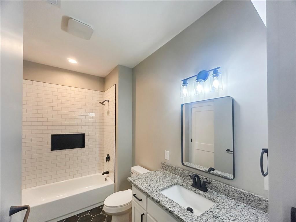 700 St. Charles Street — photo 12