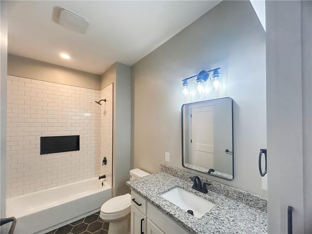 700 St. Charles Street — photo 13