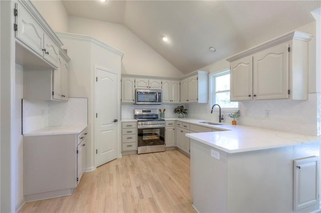 1102 Manse Drive — photo 5