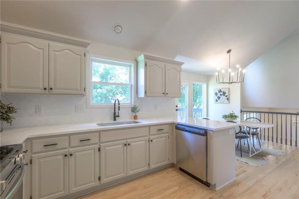 1102 Manse Drive — photo 7
