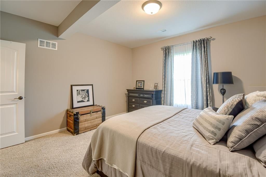 9301 N Belleview Avenue — photo 34