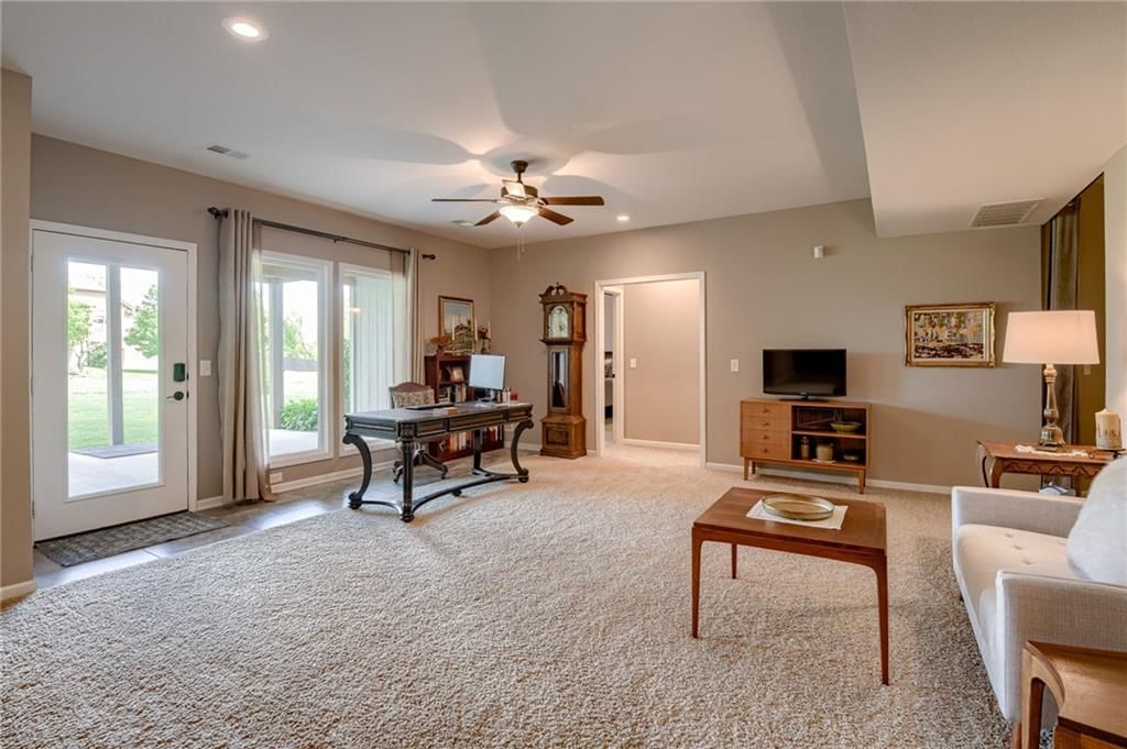 9301 N Belleview Avenue — photo 46