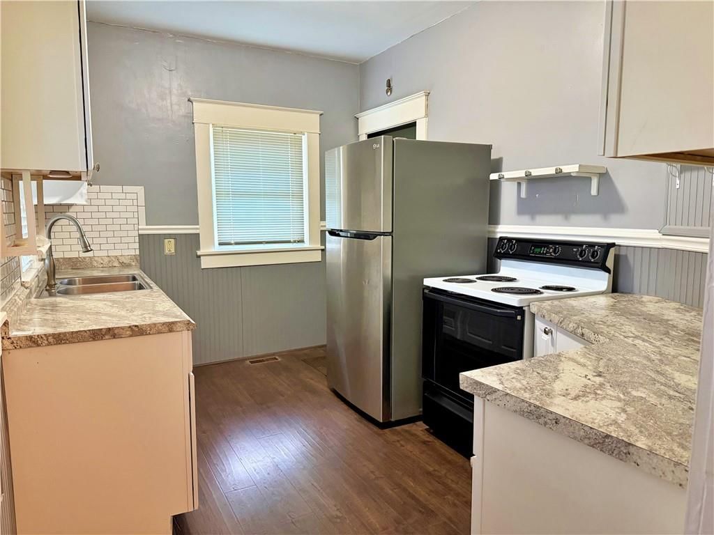413 S Summit Street — photo 7