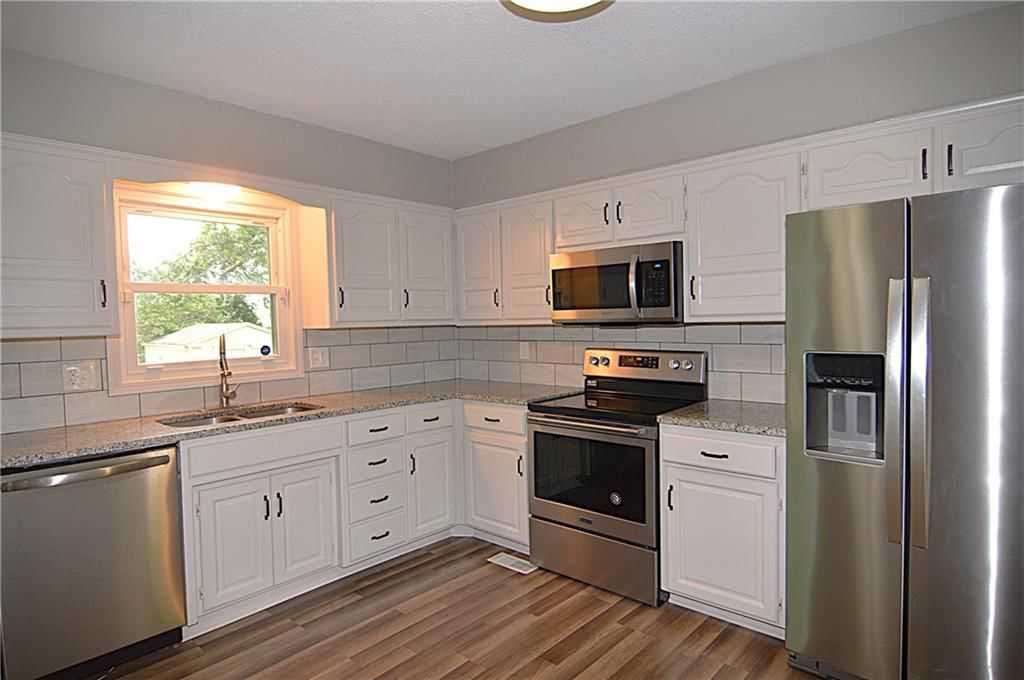 1748 NE Ridgeview Drive — photo 11
