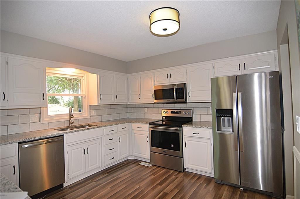 1748 NE Ridgeview Drive — photo 9