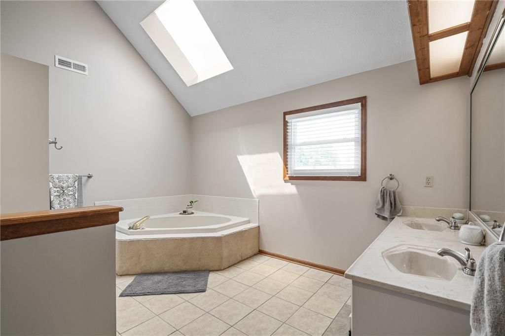 2023 NE Newport Court — photo 30