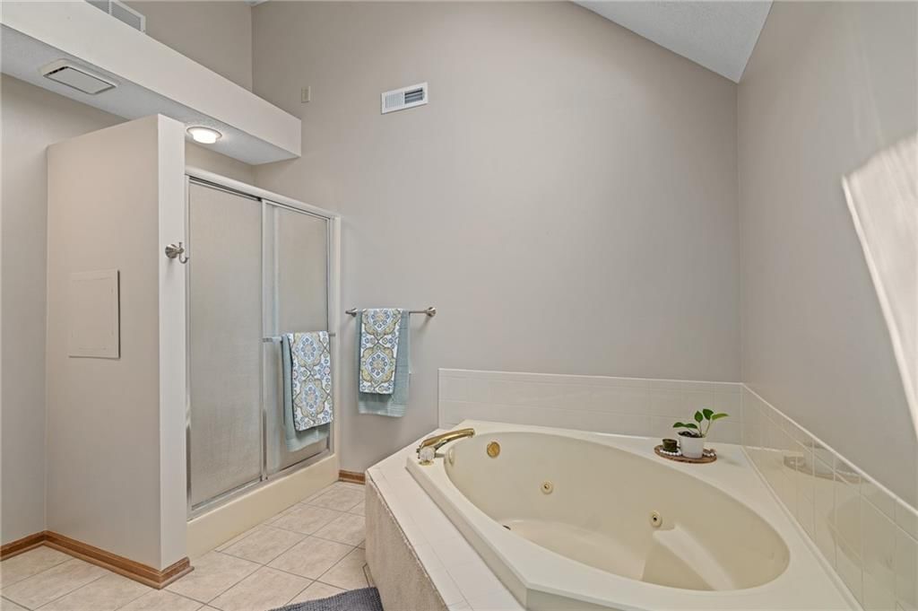 2023 NE Newport Court — photo 31