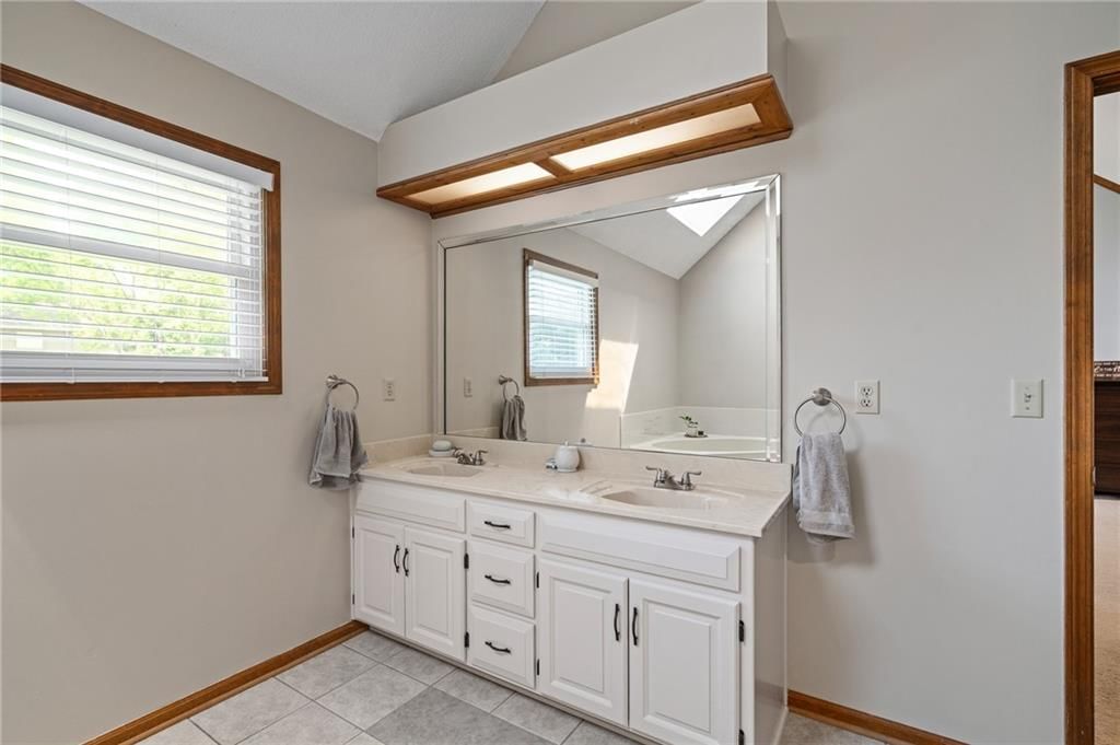 2023 NE Newport Court — photo 32